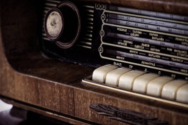 Ahşap kutu ve kumaş ön Vintage tarzı radyo