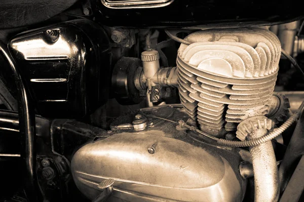 ヴィンテージ写真で古いオートバイのモーターエンジン — ストック写真