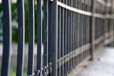 Uzun çit demir, metal çit, yumuşak odak