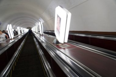 Kiev, Ukrayna, 06 Temmuz 2019: Undeground boş yürüyen merdiven ( metro ) istasyonu