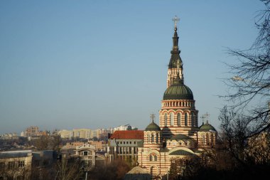 Ukrayna 'daki modern ortodoks bazilikası. Kare üzerindeki kilise.
