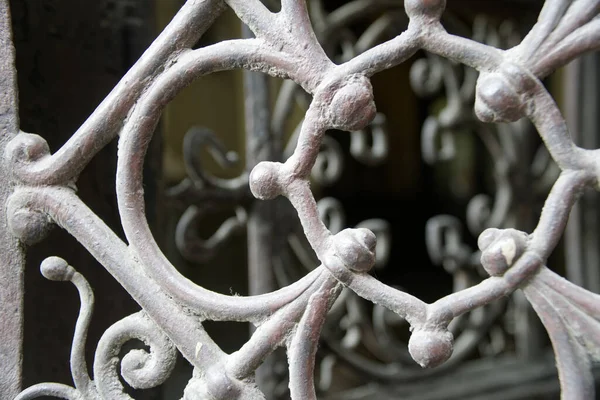 Ornament Wirbelnden Metalldekoration Beschläge Auf Alten Mittelalterlichen Tür — Stockfoto