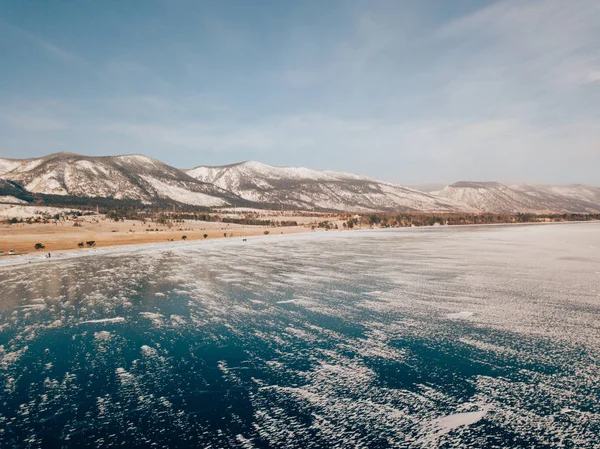 Baikal vatten sjö vinter säsongen flygfoto med sunrise himmel, Ryssland naturliga landskap — Stockfoto