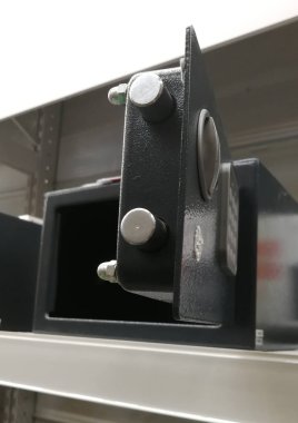 Açık kapı elektronik dijital güvenli duran mağaza raf.