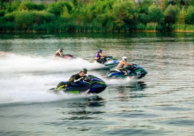 06 28 2009 Rusya, Bryansk. Yarışma jet ski. Yüksek hızlı pist.
