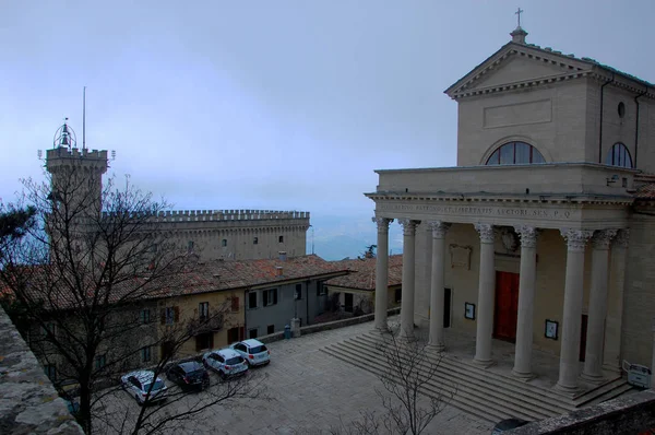 Kerk Van Saint Quirino San Marino Boven Weergave Mistige Panorama — Stockfoto