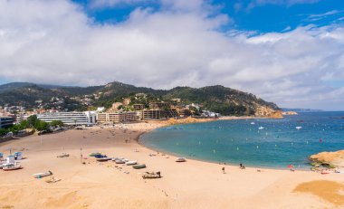 Tossa de mar, İspanya. 18 Mayıs 2017. Katalonya 'nın Gerona eyaletine bağlı bir belediyedir. = = Coğrafi konumu = = La Selva bölgesinde 5683 nüfusa sahiptir (INE, 2019). Brava paltosunun üzerinde yer almaktadır..