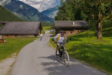 Achensee Gölü, Avusturya. 24 Ağustos 2017. Avusturya 'nın Achensee Gölü bölgesindeki Tyrol Gölü. 24 Ağustos 2017. Avusturya 'nın Tyrol bölgesinde yer alan göl, Tyrol' daki en büyük göldür ve Buzul Hanı 'nın morinaları tarafından oluşturulmuştur. 1927 'den beri göl