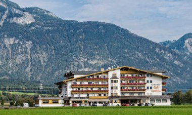 Strass Zillertal, Avusturya, 29 Eylül 2017. Zillertal Vadisi 'ndeki tipik Tipik Tipik Restoran,