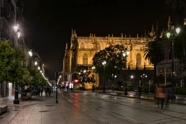 Sevilla Spanya Şubat 2017 Gece Sevilla Nın Ortasında Katedralin Yanında — Stok fotoğraf