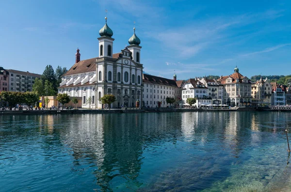 Lucerna Szwajcaria Sierpnia 2018 Roku Widok Miasto Lucerna Kierunku Rzeki — Zdjęcie stockowe