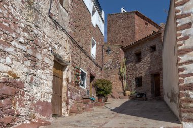Vilafames, İspanya. 22 Mart 2019. Taş evlerden oluşan küçük bir ortaçağ köyü. Arap kökenli Castellon eyaletinde çok iyi bilinen taş evlerden oluşan bir turist köyü..