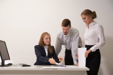 3 kişi ofis iş