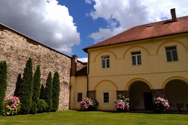 Esterno Del Monastero Jazak Destinazione Viaggio Serbia — Foto Stock