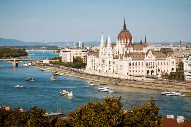 Macaristan, güzel cityscape Tuna Nehri üzerinde inşa Budapeşte Parlamentosu.