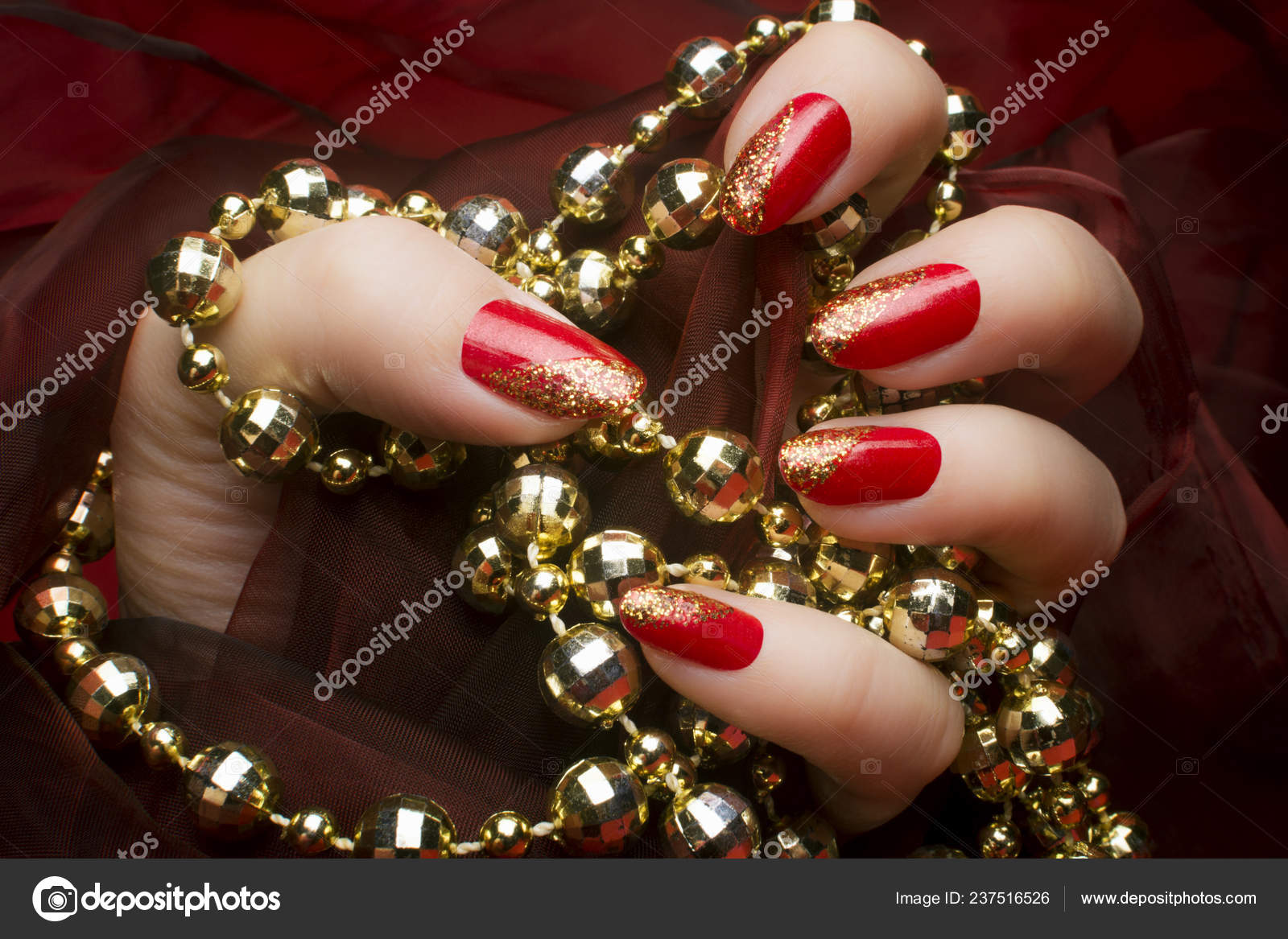 CHRISTMAS NAIL ART: Rich Red & Gold Holiday Plaid Nails - Prairie Beauty