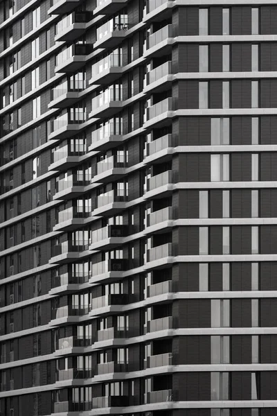 Gebäude Außenseite Des Wolkenkratzers Fassade Mit Balkonen Und Fenstern Immobiliengeschäft — Stockfoto