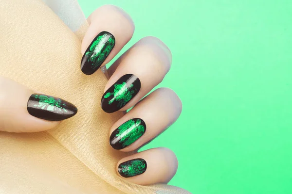 Groene nagels manicure — Stockfoto
