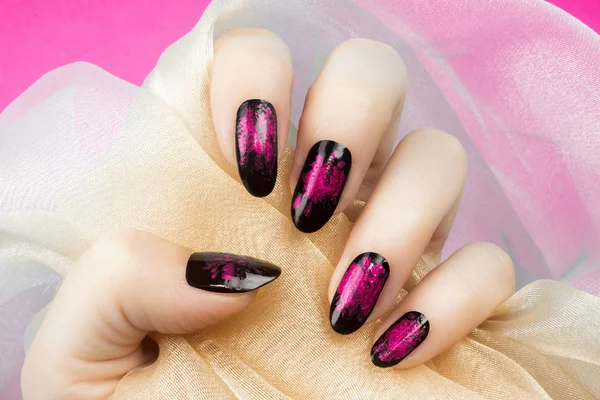 Manicura de uñas rosadas — Foto de Stock