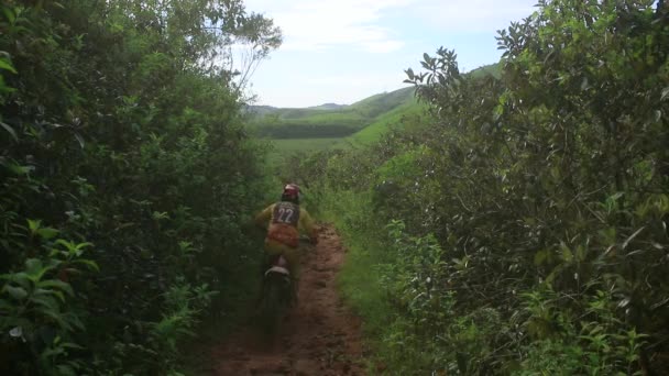 Ampio Scatto Uomo Che Percorre Sentiero Bici Cross Rio Janeiro — Video Stock