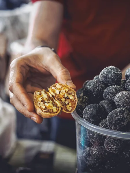 Cropped Shot Man Holding Halved Alani Market Armenia — Stock Photo, Image