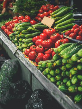Olgun iştah açıcı domates ve salatalık Gürcü Market 