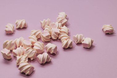 lezzetli tatlı lokum gibiydi Lila zemin üzerine düz lay