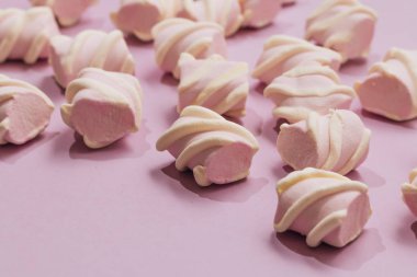 lezzetli tatlı lokum gibiydi Lila zemin üzerine düz lay