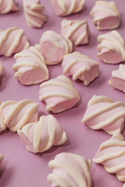 lezzetli tatlı lokum gibiydi Lila zemin üzerine düz lay