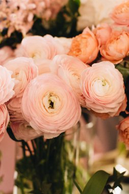 güzel bahar buket ihale pembe tipik çiçekler, zarif çiçek dekorasyon ile 