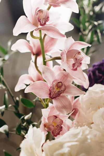 Όμορφη Άνοιξη Μπουκέτο Τρυφερό Ροζ Ορχιδέες Κομψό Floral Διακόσμηση — Φωτογραφία Αρχείου