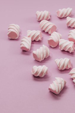 lezzetli tatlı lokum gibiydi Lila zemin üzerine düz lay