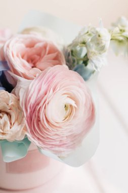 güzel bahar buket ihale pembe çiçekler, zarif çiçek dekorasyon ile 