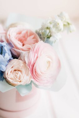 güzel bahar buket ihale pembe çiçekler, zarif çiçek dekorasyon ile 