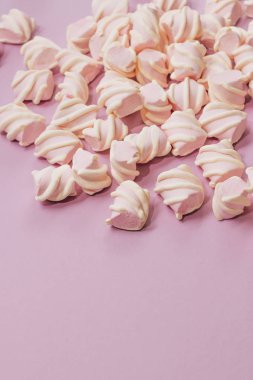 lezzetli tatlı lokum gibiydi Lila zemin üzerine düz lay