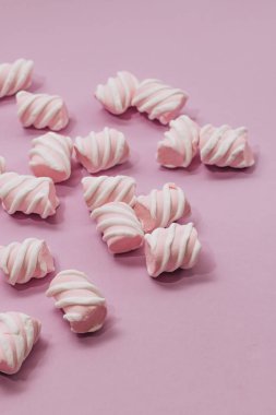 lezzetli tatlı lokum gibiydi Lila zemin üzerine düz lay