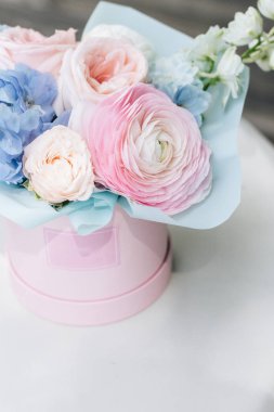 güzel bahar buket ihale pembe çiçekler, zarif çiçek dekorasyon ile 