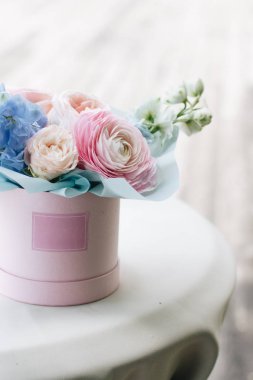 güzel bahar buket ihale pembe çiçekler, zarif çiçek dekorasyon ile 