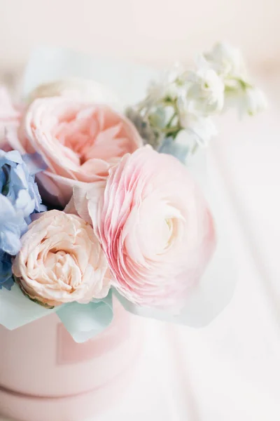 Vackra Våren Bukett Med Anbud Rosa Blommor Elegant Blommig Dekoration — Stockfoto
