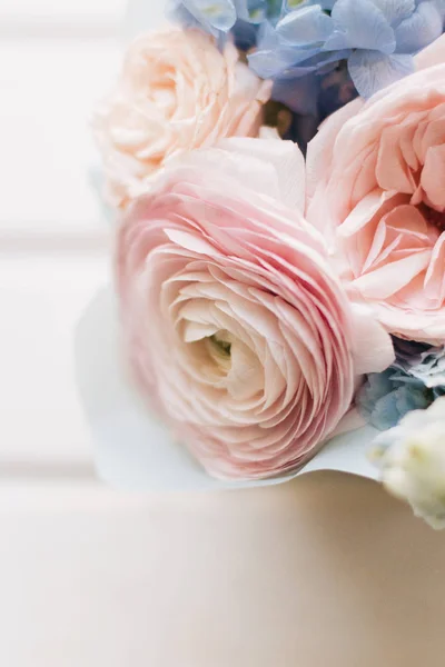 Vackra Våren Bukett Med Anbud Rosa Blommor Elegant Blommig Dekoration — Stockfoto