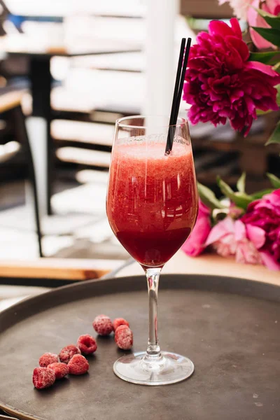 lezzetli yaz kokteyl cam çilek ile 