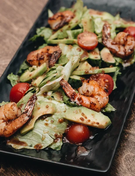 lezzetli fırında sebze ve karides tepsi 