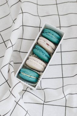 kompozisyon kumaş, tatlı tatlı üzerine lezzetli macaroons 