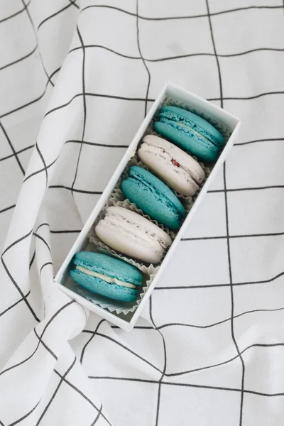 kompozisyon kumaş, tatlı tatlı üzerine lezzetli macaroons 