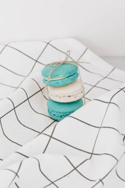 kompozisyon üzerinde masa örtüsü, tatlı tatlı lezzetli macaroons 
