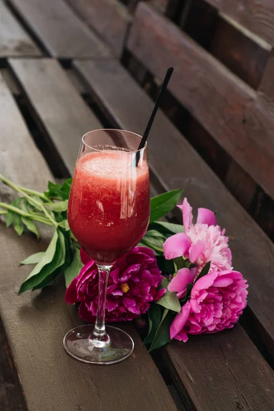 masaya yaz kokteyl, yaz içki, pembe peony çiçek bardak