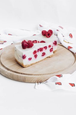 ahududu, tatlı tatlı ile lezzetli kek parçası 