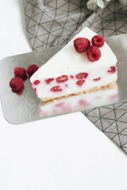 ahududu, tatlı tatlı ile lezzetli kek parçası 