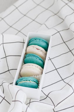 kompozisyon kumaş, tatlı tatlı üzerine lezzetli macaroons 