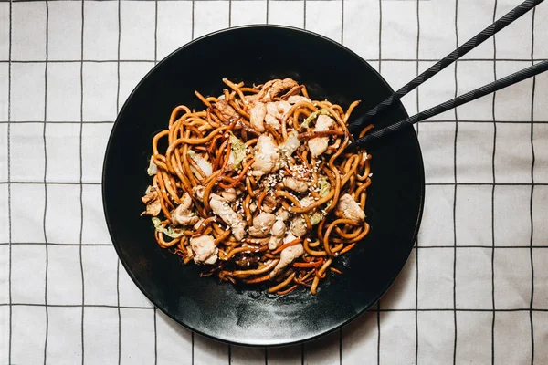 Meat Noodles Black Plate Asian Cuisine Chopsticks — Stock Photo, Image